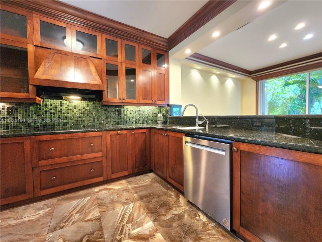 Home for rent at 21028 NE 34th Ct 21028 - photo 6932966