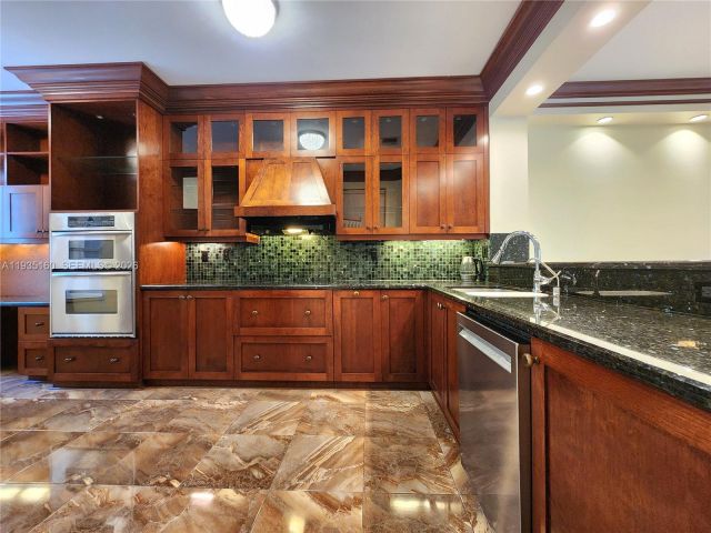 Home for rent at 21028 NE 34th Ct 21028 - photo 6932967