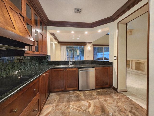 Home for rent at 21028 NE 34th Ct 21028 - photo 6932968