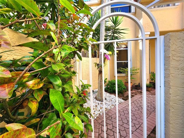 Home for rent at 21028 NE 34th Ct 21028 - photo 6932981