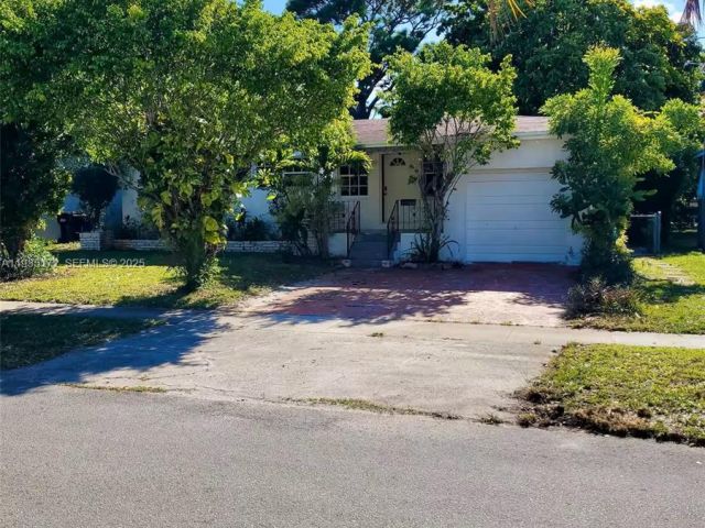 3-bedroom home for rent in North Miami Beach - 15800 NE 15th Ave - MondialRealty