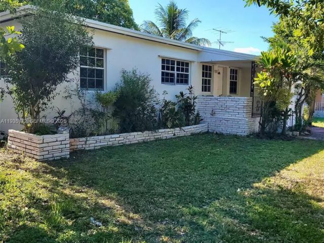 3-bedroom home for rent in North Miami Beach - 15800 NE 15th Ave - MondialRealty