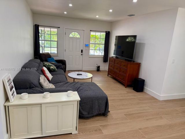 3-bedroom home for rent in North Miami Beach - 15800 NE 15th Ave - MondialRealty