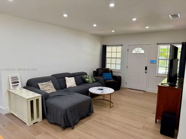 3-bedroom home for rent in North Miami Beach - 15800 NE 15th Ave - MondialRealty