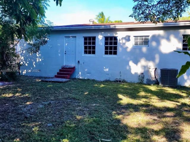 3-bedroom home for rent in North Miami Beach - 15800 NE 15th Ave - MondialRealty