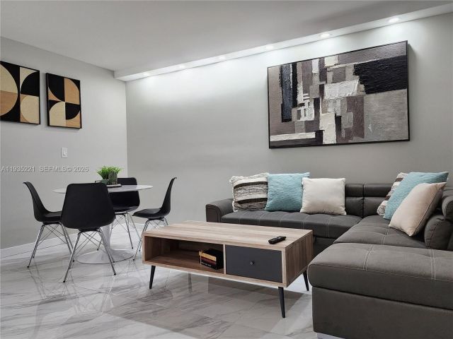 2-bedroom condo for sale in Hollywood - 3725 S Ocean Dr 425 - MondialRealty