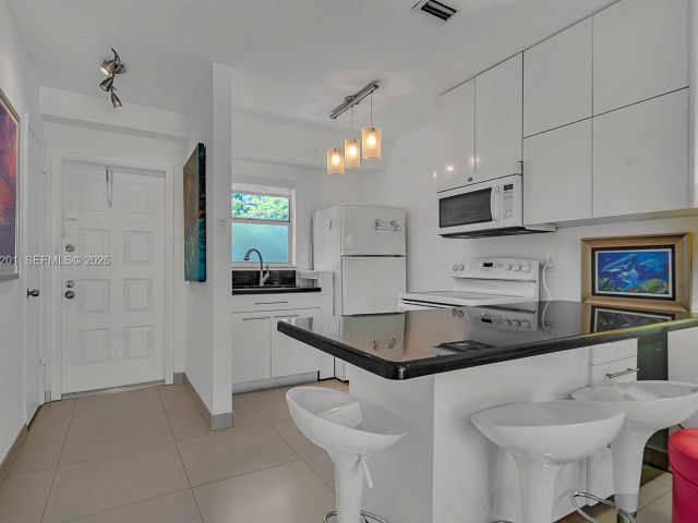 Home for sale at 798 Crandon Blvd 16-C - photo 6931533