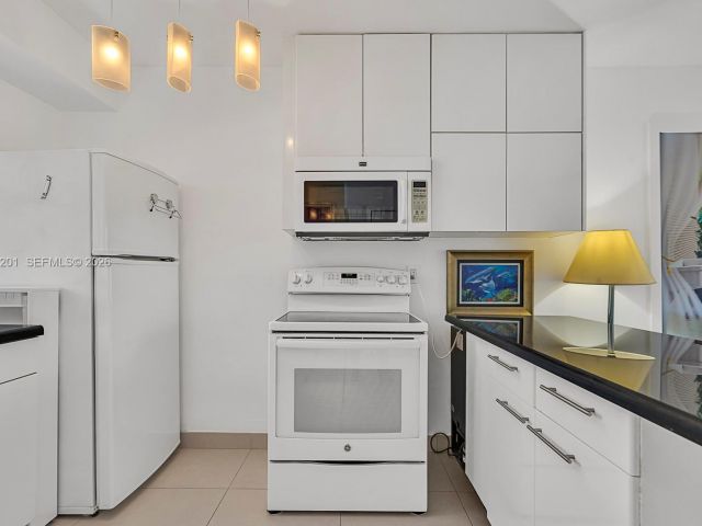 Home for sale at 798 Crandon Blvd 16-C - photo 6931534