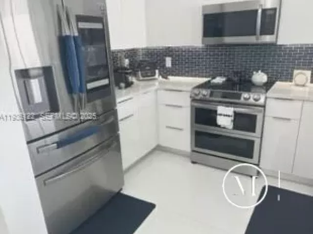 2-bedroom condo for rent in Sunny Isles Beach - 16699 Collins Ave 2507 - MondialRealty