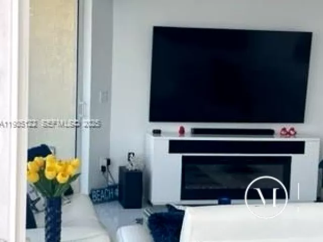 2-bedroom condo for rent in Sunny Isles Beach - 16699 Collins Ave 2507 - MondialRealty