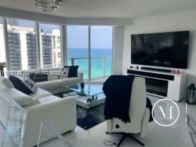 2-bedroom condo for rent in Sunny Isles Beach - 16699 Collins Ave 2507 - MondialRealty