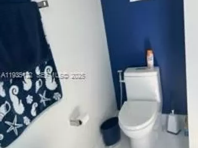 2-bedroom condo for rent in Sunny Isles Beach - 16699 Collins Ave 2507 - MondialRealty