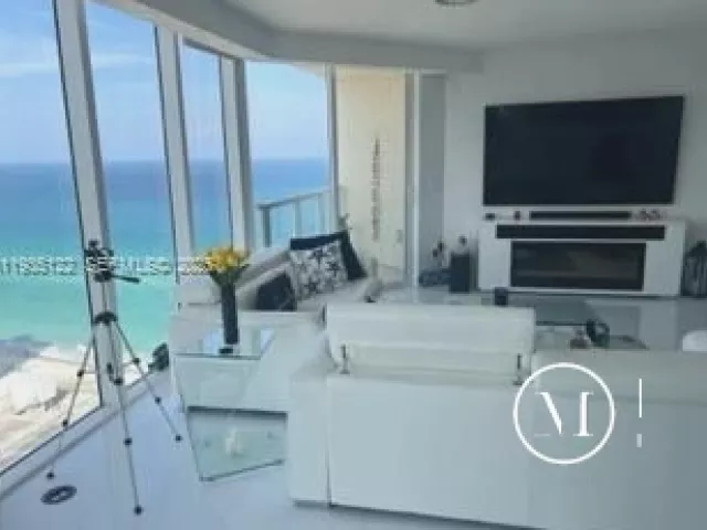 2-bedroom condo for rent in Sunny Isles Beach - 16699 Collins Ave 2507 - MondialRealty