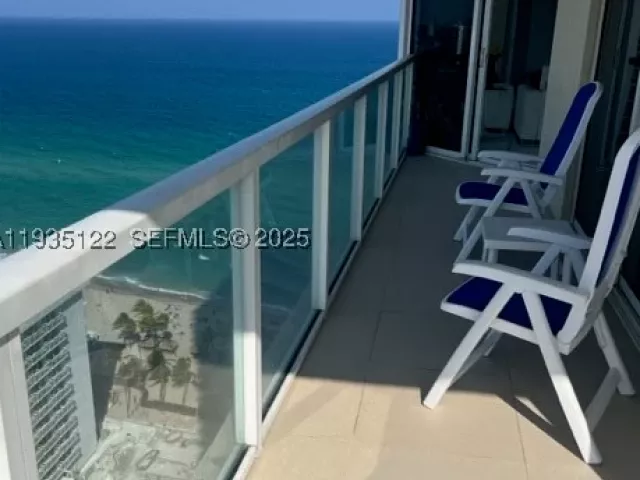 2-bedroom condo for rent in Sunny Isles Beach - 16699 Collins Ave 2507 - MondialRealty