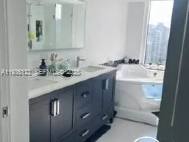 2-bedroom condo for rent in Sunny Isles Beach - 16699 Collins Ave 2507 - MondialRealty