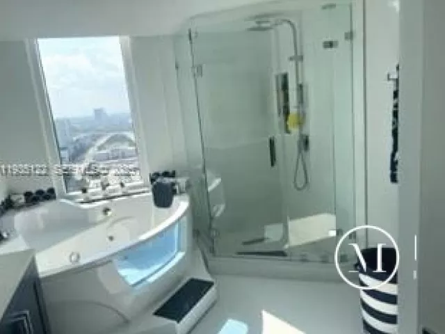 2-bedroom condo for rent in Sunny Isles Beach - 16699 Collins Ave 2507 - MondialRealty