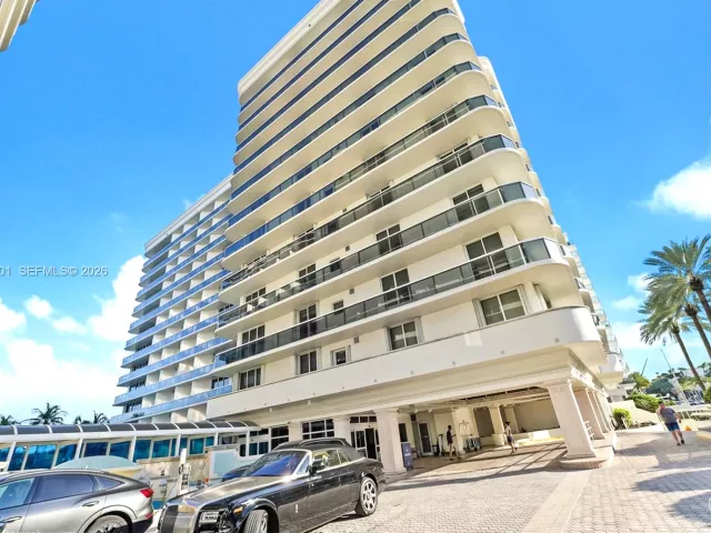 2-bedroom condo for sale in Surfside - 9559 Collins Ave S5-F - MondialRealty