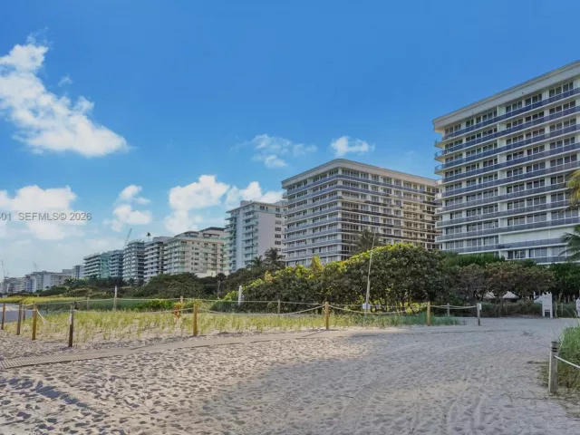2-bedroom condo for sale in Surfside - 9559 Collins Ave S5-F - MondialRealty