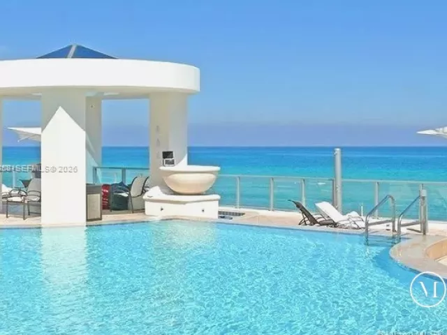 3-bedroom condo for sale in Hollywood - 3101 S Ocean Dr 606 - MondialRealty