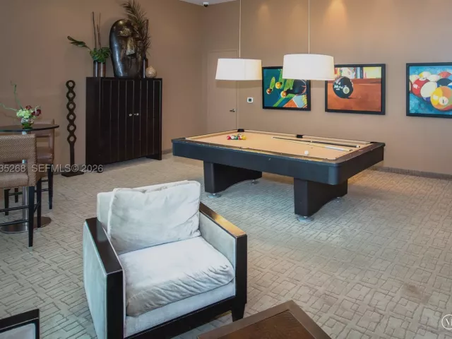 3-bedroom condo for sale in Hollywood - 3101 S Ocean Dr 606 - MondialRealty