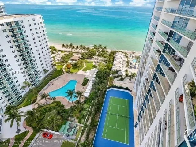 3-bedroom condo for sale in Hollywood - 3101 S Ocean Dr 606 - MondialRealty