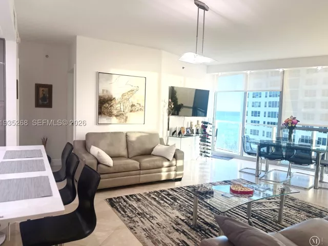3-bedroom condo for sale in Hollywood - 3101 S Ocean Dr 606 - MondialRealty