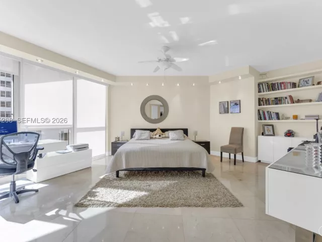 3-bedroom condo for sale in Hollywood - 3101 S Ocean Dr 606 - MondialRealty