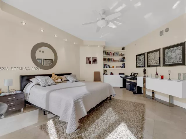 3-bedroom condo for sale in Hollywood - 3101 S Ocean Dr 606 - MondialRealty