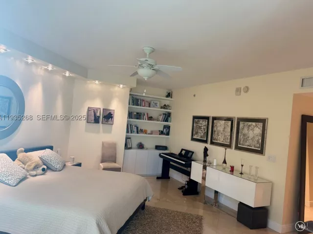 3-bedroom condo for sale in Hollywood - 3101 S Ocean Dr 606 - MondialRealty