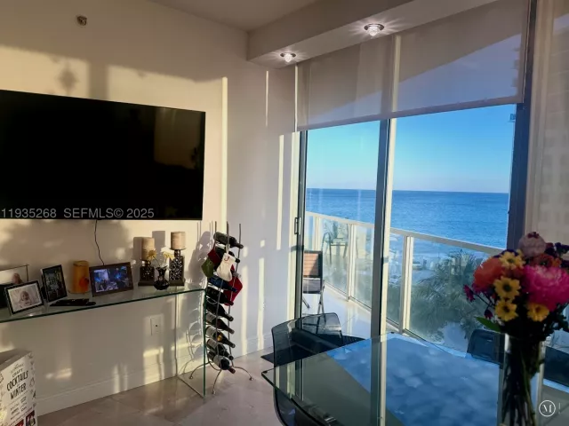 3-bedroom condo for sale in Hollywood - 3101 S Ocean Dr 606 - MondialRealty