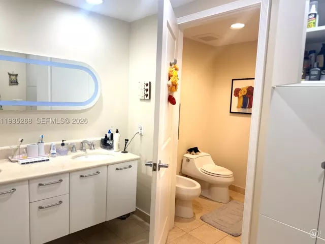 3-bedroom condo for sale in Hollywood - 3101 S Ocean Dr 606 - MondialRealty