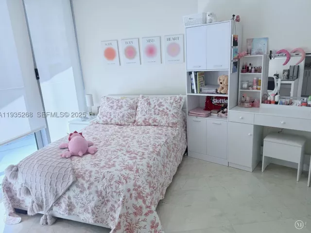 3-bedroom condo for sale in Hollywood - 3101 S Ocean Dr 606 - MondialRealty