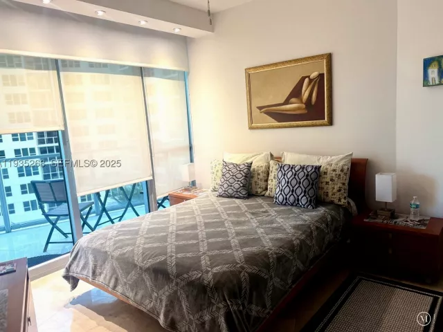 3-bedroom condo for sale in Hollywood - 3101 S Ocean Dr 606 - MondialRealty