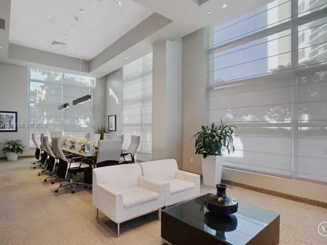 3-bedroom condo for sale in Hollywood - 3101 S Ocean Dr 606 - MondialRealty