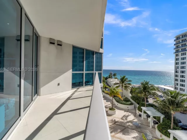 3-bedroom condo for sale in Hollywood - 3101 S Ocean Dr 606 - MondialRealty