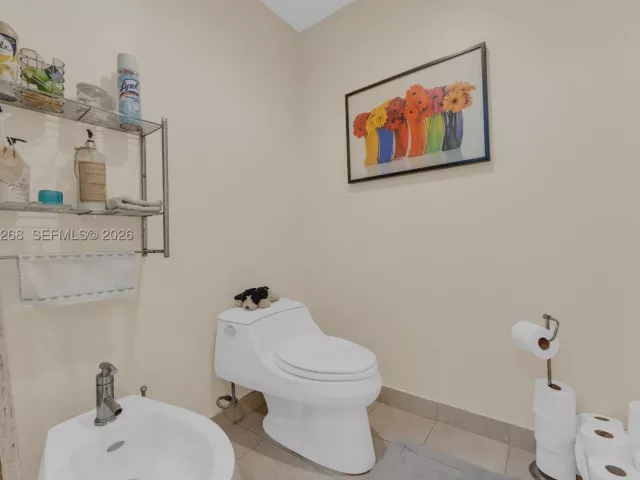 3-bedroom condo for sale in Hollywood - 3101 S Ocean Dr 606 - MondialRealty