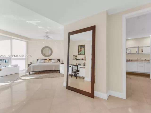 3-bedroom condo for sale in Hollywood - 3101 S Ocean Dr 606 - MondialRealty