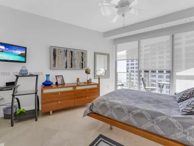 3-bedroom condo for sale in Hollywood - 3101 S Ocean Dr 606 - MondialRealty