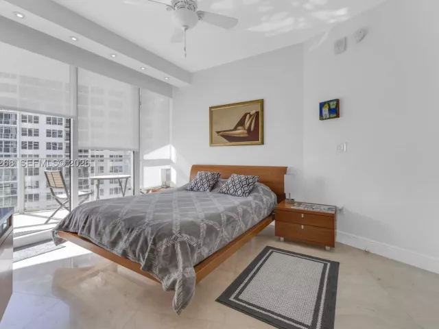 3-bedroom condo for sale in Hollywood - 3101 S Ocean Dr 606 - MondialRealty