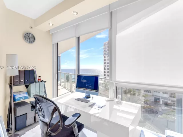 3-bedroom condo for sale in Hollywood - 3101 S Ocean Dr 606 - MondialRealty