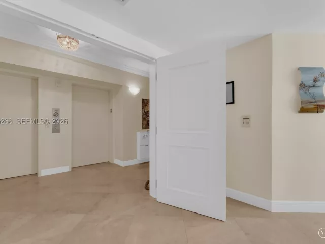 3-bedroom condo for sale in Hollywood - 3101 S Ocean Dr 606 - MondialRealty