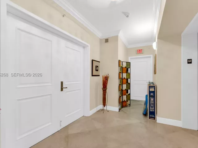 3-bedroom condo for sale in Hollywood - 3101 S Ocean Dr 606 - MondialRealty