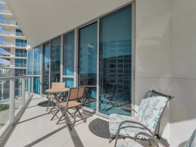 3-bedroom condo for sale in Hollywood - 3101 S Ocean Dr 606 - MondialRealty
