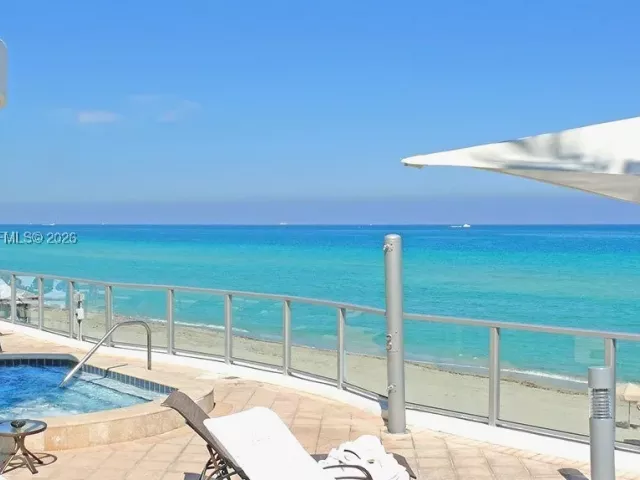3-bedroom condo for sale in Hollywood - 3101 S Ocean Dr 606 - MondialRealty