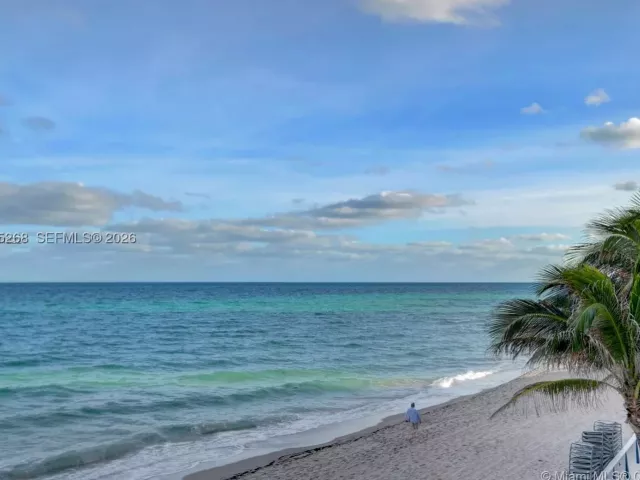3-bedroom condo for sale in Hollywood - 3101 S Ocean Dr 606 - MondialRealty