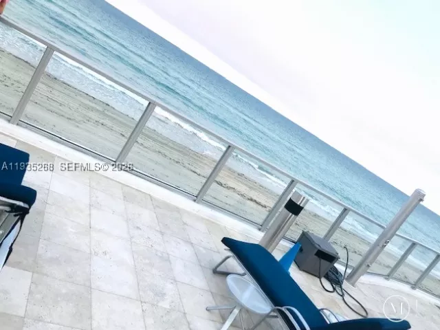 3-bedroom condo for sale in Hollywood - 3101 S Ocean Dr 606 - MondialRealty
