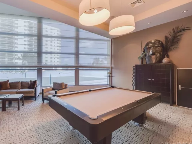 3-bedroom condo for sale in Hollywood - 3101 S Ocean Dr 606 - MondialRealty