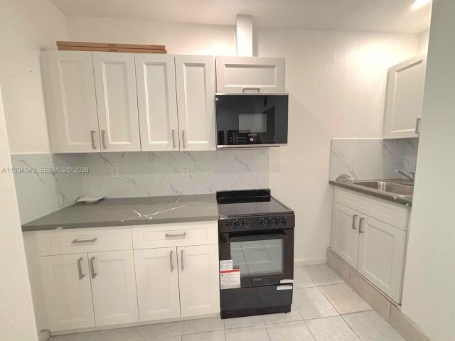 Home for rent at 14402 SW 111th St 14402 - photo 7504437