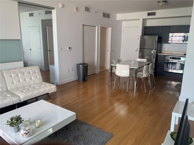 1-bedroom condo for sale in Miami - 90 SW 3rd St 1211 - MondialRealty