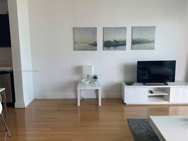 1-bedroom condo for sale in Miami - 90 SW 3rd St 1211 - MondialRealty